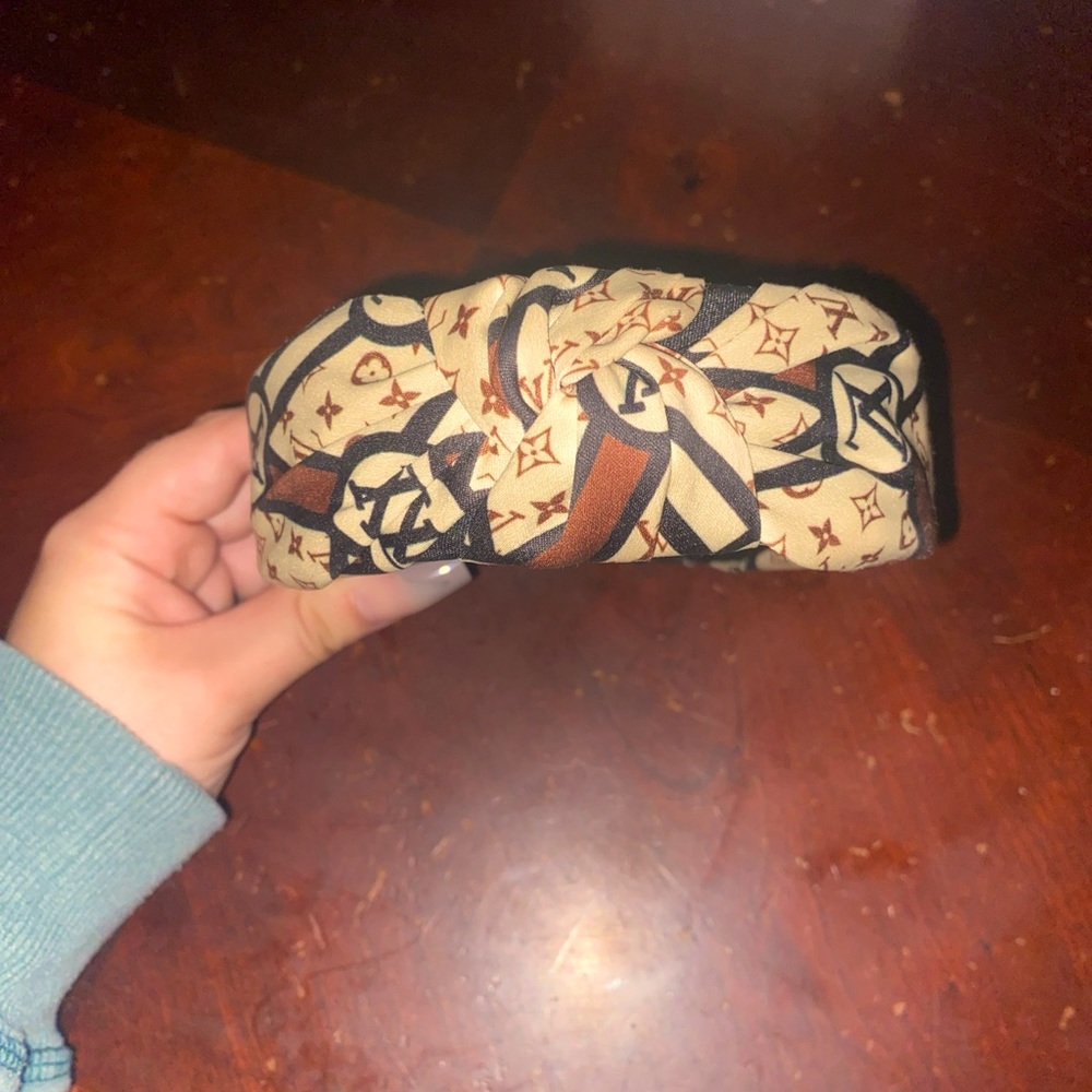 Chic Louis Vuitton woman’s headband